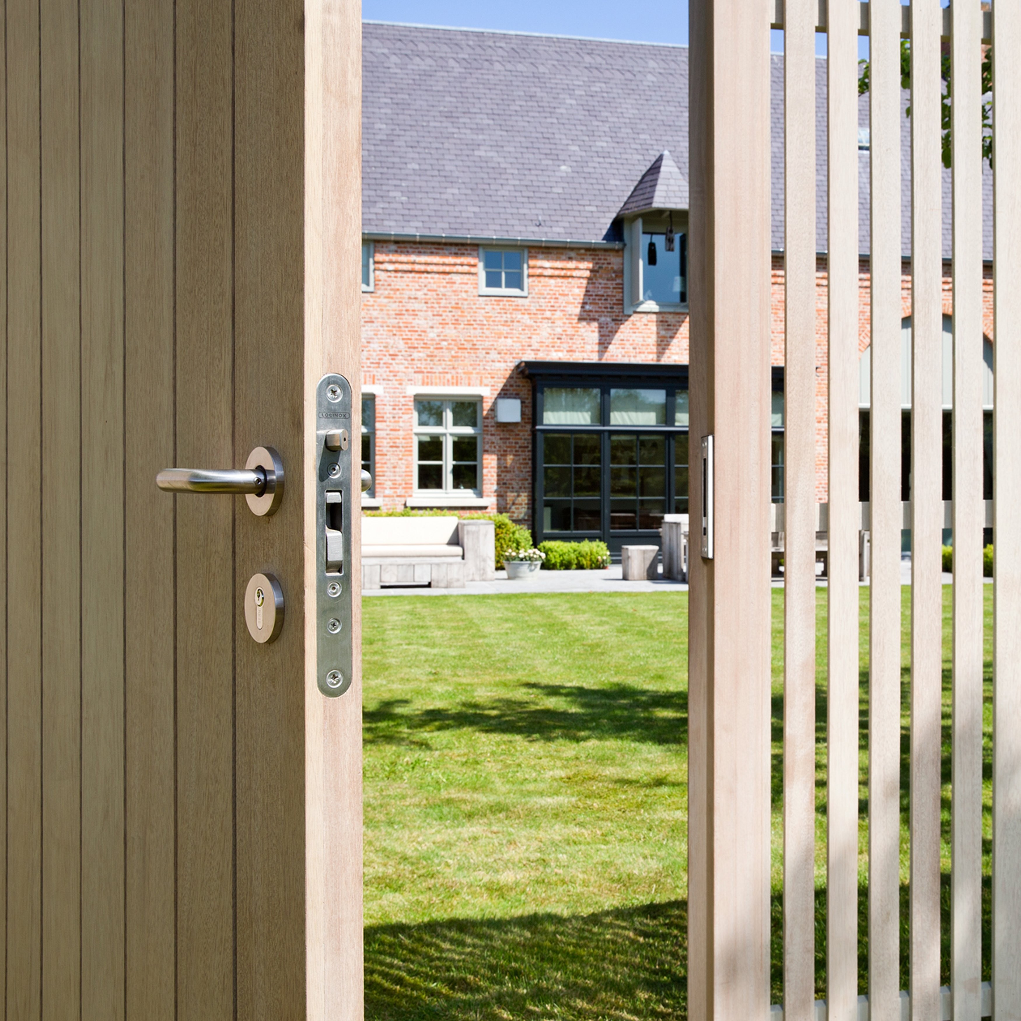 Locinox Keep for Wooden Posts - SHKW-ALUM