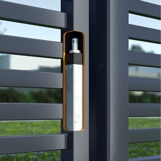 Invisible, built-in hydraulic gate closer